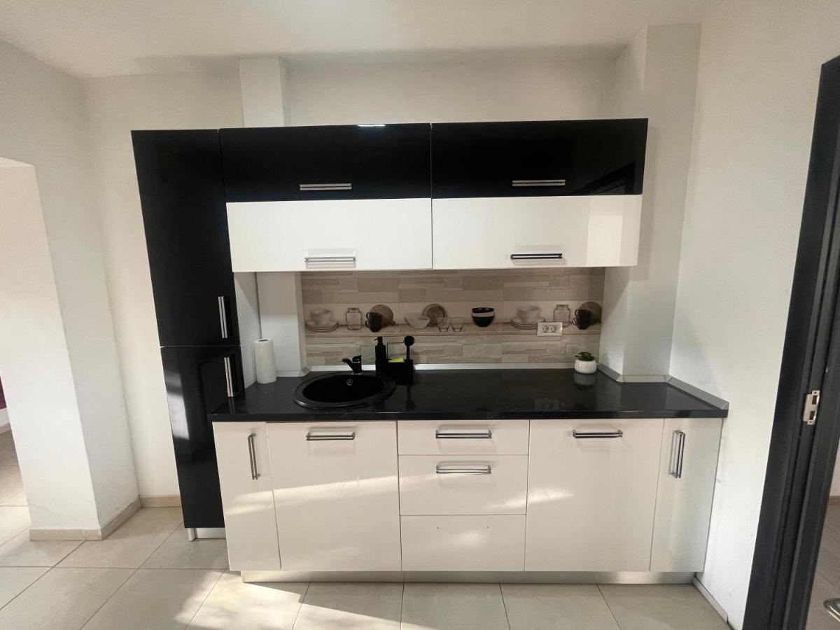 Discret Apartament One Tergovistye Kültér fotó